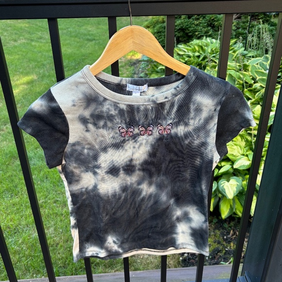 Youth Large Tie-Dye Butterfly Cropped Top - Picture 1 of 4